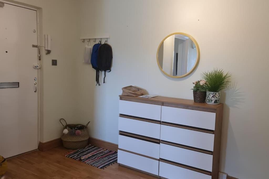 Bright & Lovely & Apartment Whetstone المظهر الخارجي الصورة